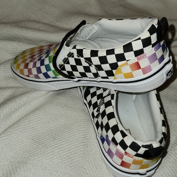 VANS Checkered Classic Slip-ons - Picture 2 of 8